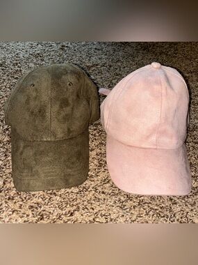 Women’s suede baseball caps